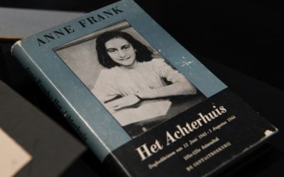 [미국] 텍사스 교육구는 도서관에서 Anne Frank의 일기 그림판을 제거하라는 명령을 내렸습니다.